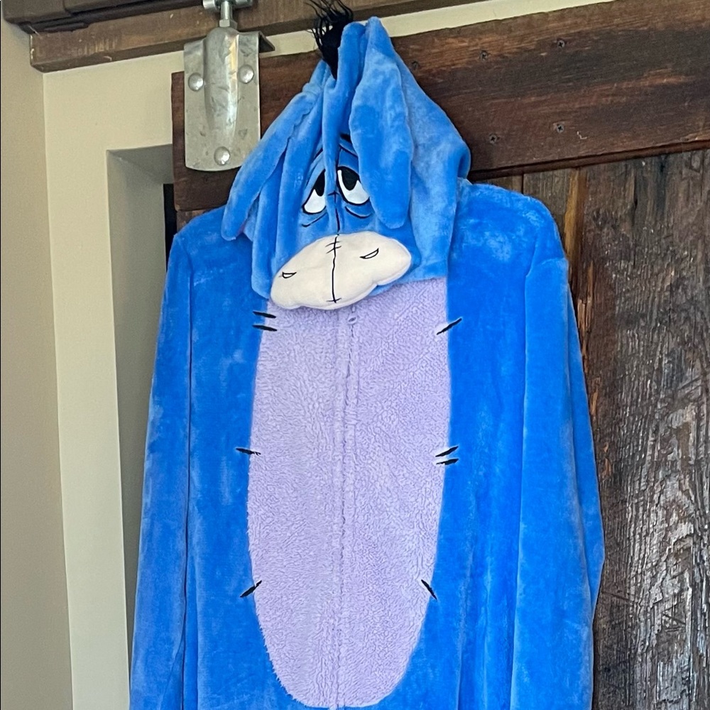 Eoreye Disney onsie sleepwear for adults in new condition size large